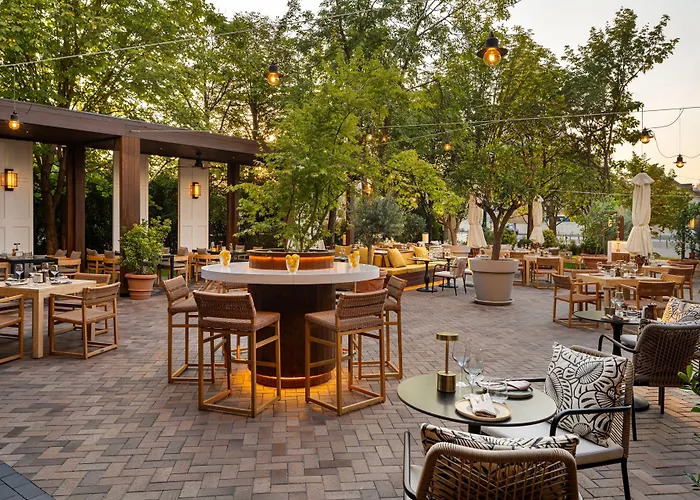 Отель Jw Marriott Grand Бухарест